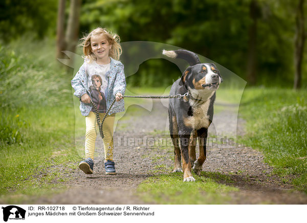 junges Mdchen mit Groem Schweizer Sennenhund / RR-102718