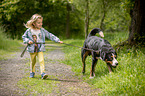 junges Mdchen mit Groem Schweizer Sennenhund