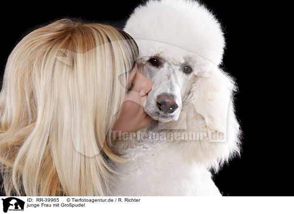 junge Frau mit Gropudel / RR-39965