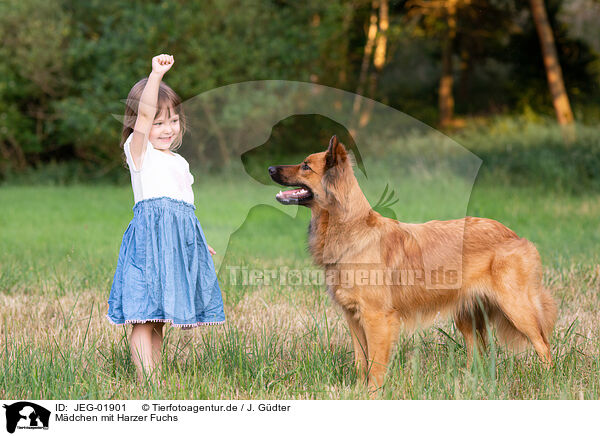 Mdchen mit Harzer Fuchs / JEG-01901