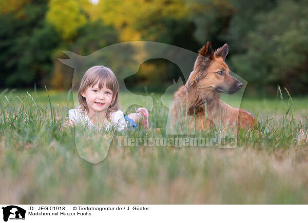 Mdchen mit Harzer Fuchs / girl with Harz Fox / JEG-01918