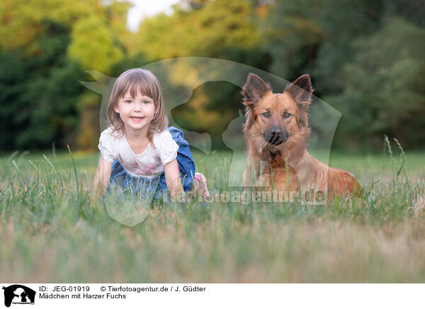 Mdchen mit Harzer Fuchs / girl with Harz Fox / JEG-01919