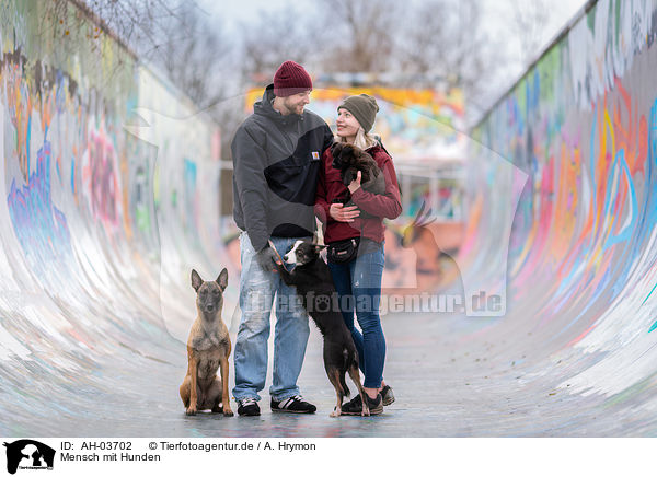 Mensch mit Hunden / AH-03702