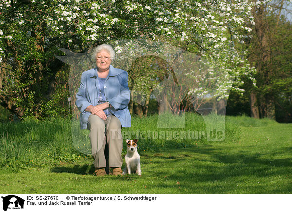 Frau und Parson Russell Terrier / woman and Parson Russell Terrier / SS-27670