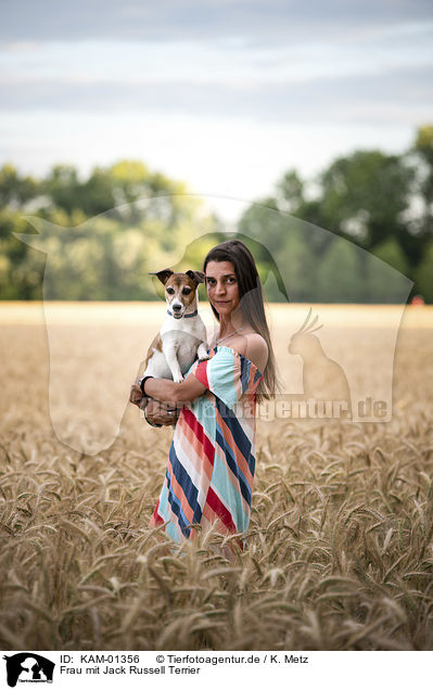 Frau mit Jack Russell Terrier / woman with Jack Russell Terrier / KAM-01356