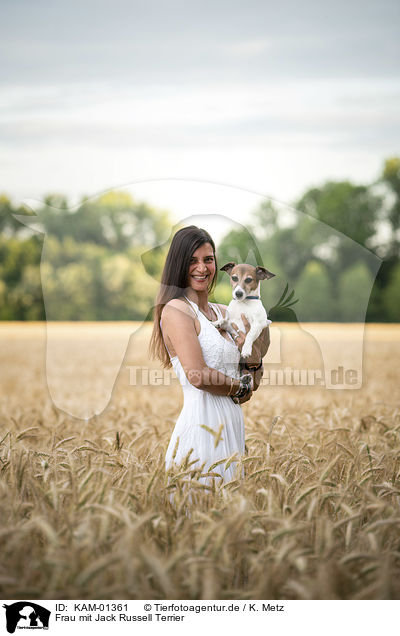 Frau mit Jack Russell Terrier / woman with Jack Russell Terrier / KAM-01361