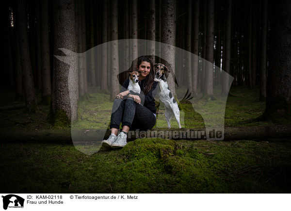 Frau und Hunde / KAM-02118