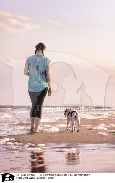 Frau und Jack Russell Terrier / woman and Jack Russell Terrier / SIB-01659