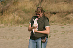 Frau mit Jack Russell Terrier