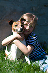 Mdchen und Jack Russell Terrier