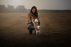 Frau und Jack Russell Terrier