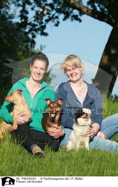 Frauen mit Hunden / PM-05053