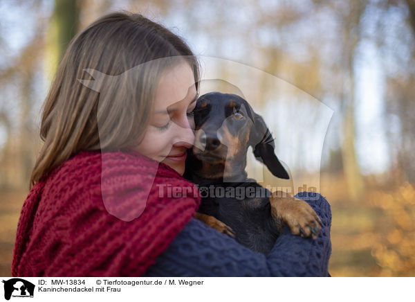 Kaninchendackel mit Frau / MW-13834