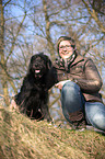 Frau und Labradoodle