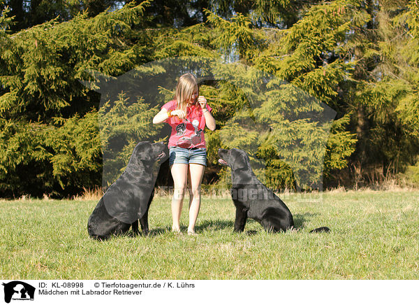 Mdchen mit Labrador Retriever / girl with Labrador Retriever / KL-08998