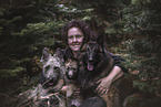 Frau und Hunde