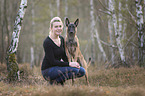 Frau mit Malinois