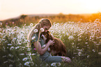 junge Frau mit Miniature Australian Shepherd