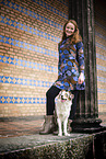 Frau mit Miniature Australian Shepherd