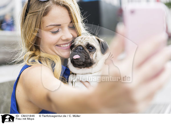 Frau mit Mops / woman with Pug / CM-01846