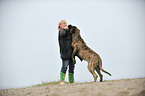 Frau und Old English Mastiff