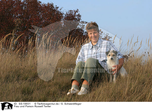 Frau und Parson Russell Terrier / SS-19931