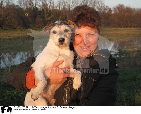 Frau mit Parson Russell Terrier / SS-20792