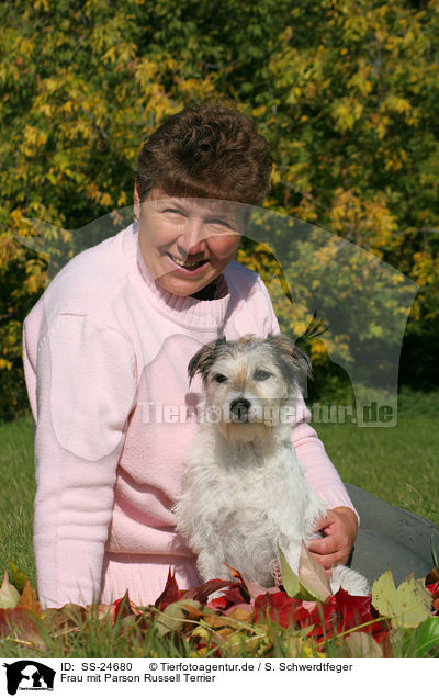 Frau mit Parson Russell Terrier / woman with Parson Russell Terrier / SS-24680