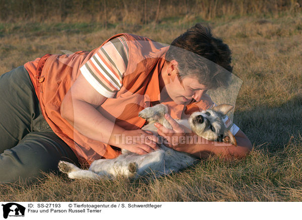 Frau und Parson Russell Terrier / woman and Parson Russell Terrier / SS-27193