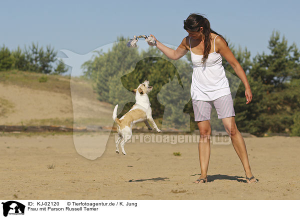 Frau mit Parson Russell Terrier / KJ-02120