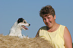 Frau mit Parson Russell Terrier