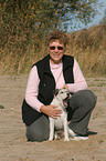 Frau mit Parson Russell Terrier