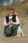 Frau mit 2 Parson Russell Terrier