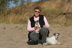 Frau mit 2 Parson Russell Terrier