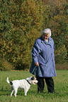 Frau und Parson Russell Terrier