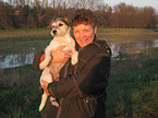 Frau mit Parson Russell Terrier