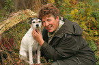 Frau mit Parson Russell Terrier