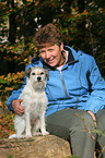 Frau mit Parson Russell Terrier