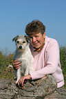 Frau mit Parson Russell Terrier