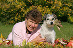 Frau mit Parson Russell Terrier