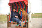 Frau und Rhodesian Ridgeback