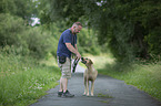 Mann und Rhodesian Ridgeback