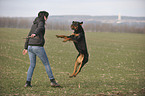 Frau und Rottweiler