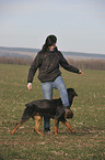 Frau und Rottweiler