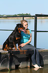 Frau und Rottweiler