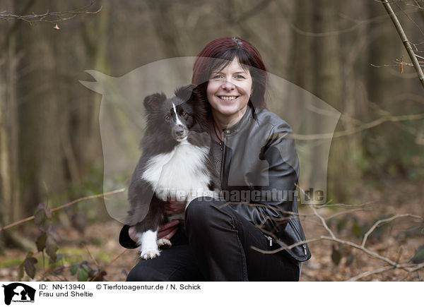 Frau und Sheltie / woman and Shetland Sheepdog / NN-13940
