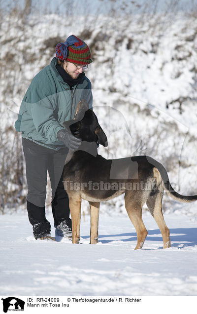 Mann mit Tosa Inu / RR-24009