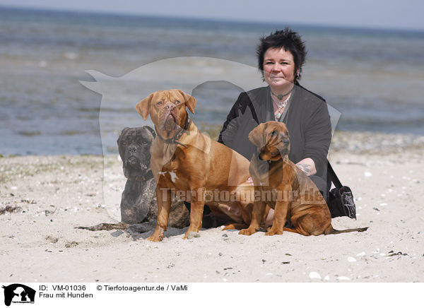 Frau mit Hunden / woman with dogs / VM-01036