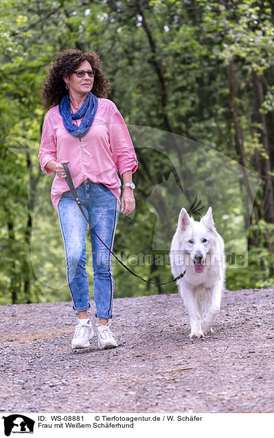 Frau mit Weiem Schferhund / woman with Berger Blanc Suisse / WS-08881