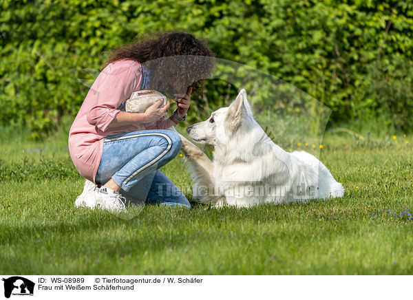 Frau mit Weiem Schferhund / woman with Berger Blanc Suisse / WS-08989